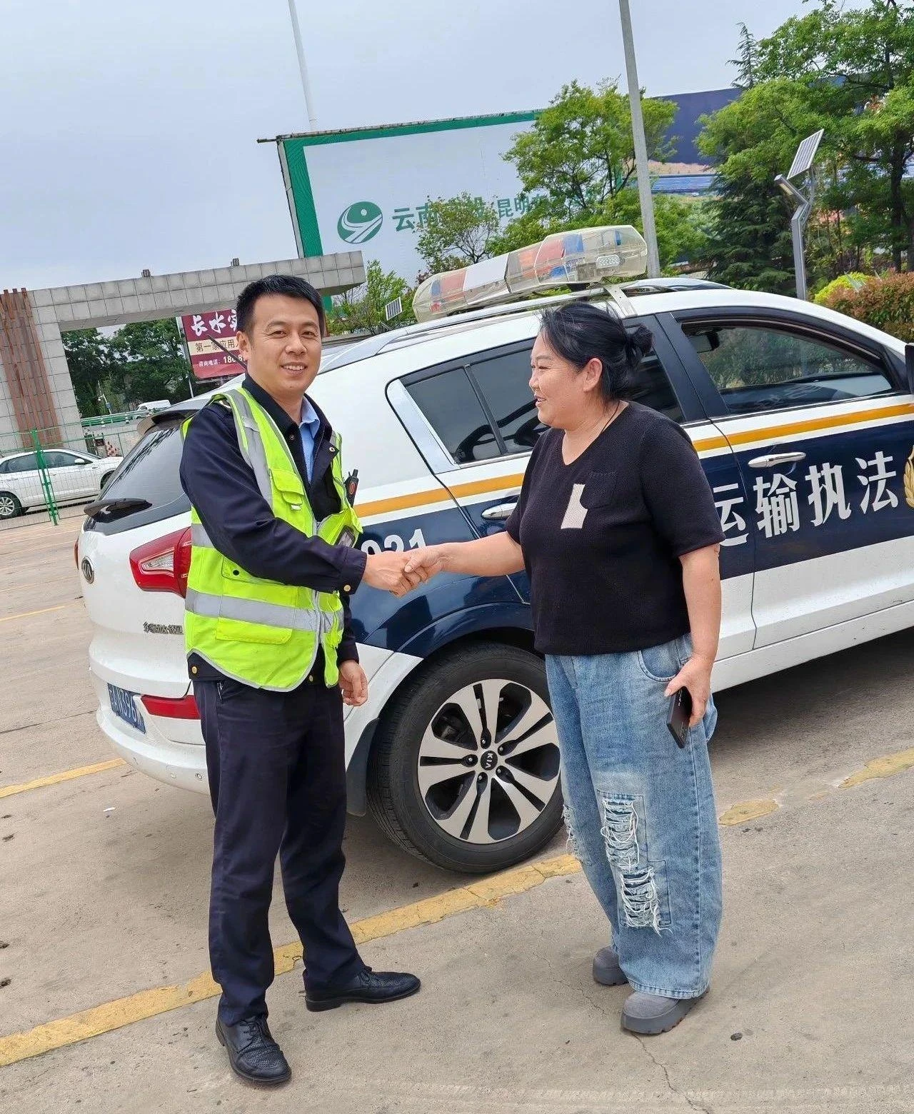 云南交通执法助力“被遗忘”旅客 彰显服务温度