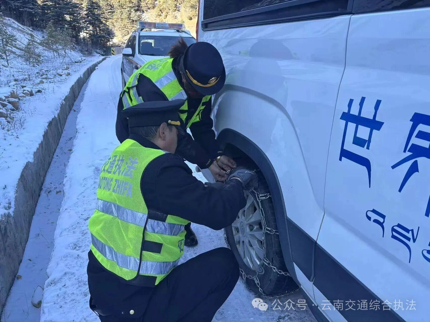 雪映梅里，交通执法队伍守护滇藏平安