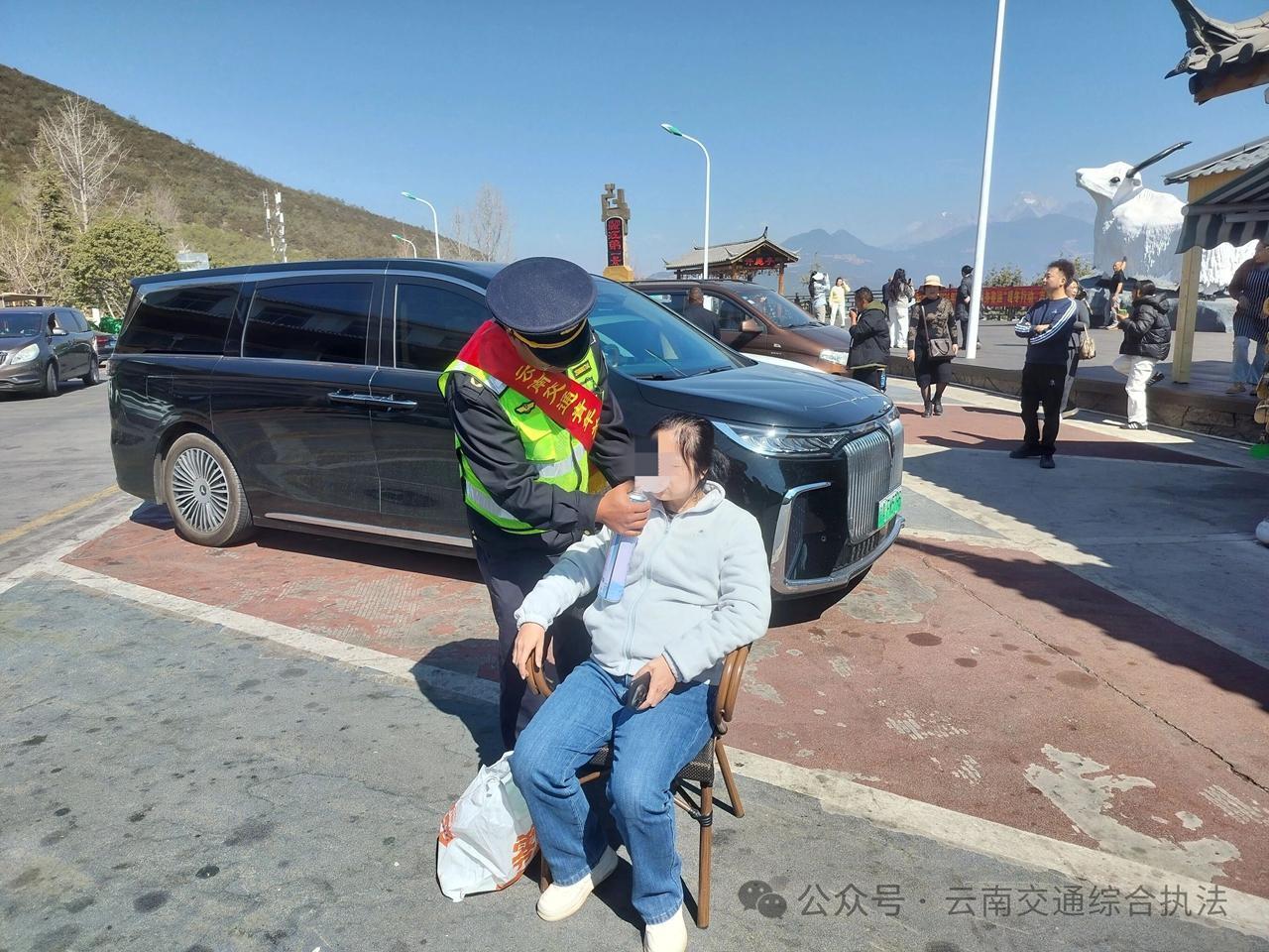 春节假期交通执法应急处置与为民服务的生动场景（三）