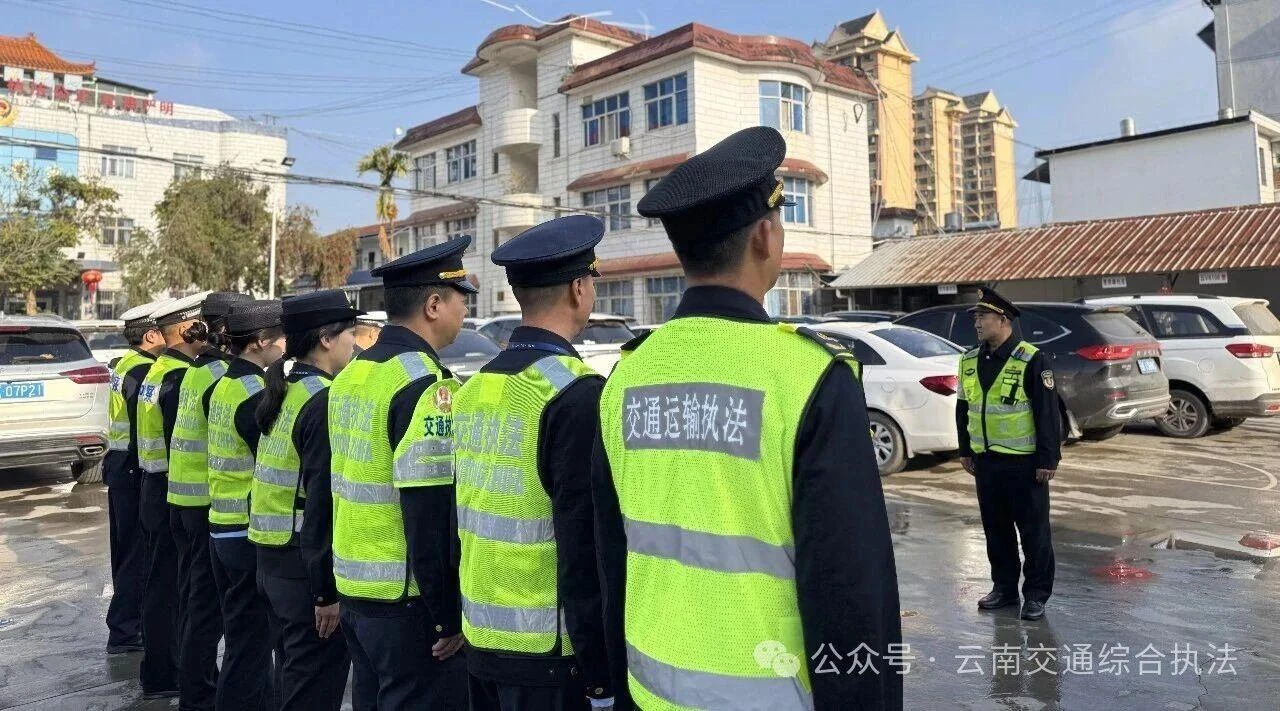 多方联动聚合力  精准宣传筑平安——西双版纳支队联合多部门开展道路交通安全宣传活动