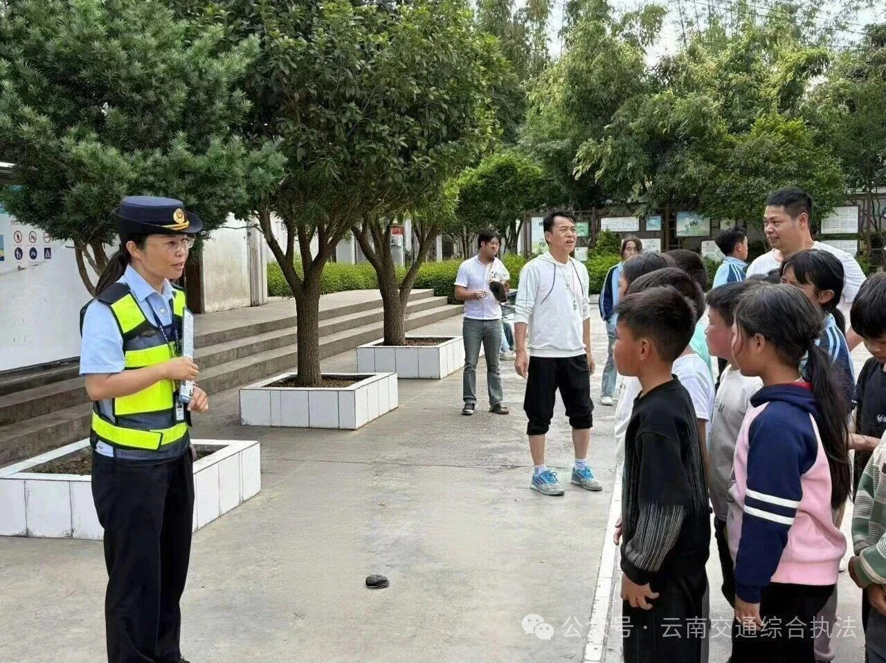 一路坚守  一路芬芳——绽放在交通执法一线的巾帼之花