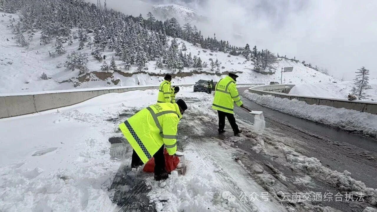 鏖战春雪护通途 坚守白马保平安——省交通执法局迪庆支队德钦大队迎战今春最大降雪