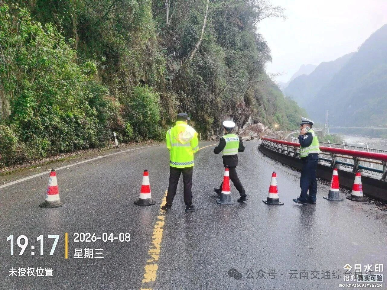 风雨逆行抢通生命线 靠前守护彰显执法担当