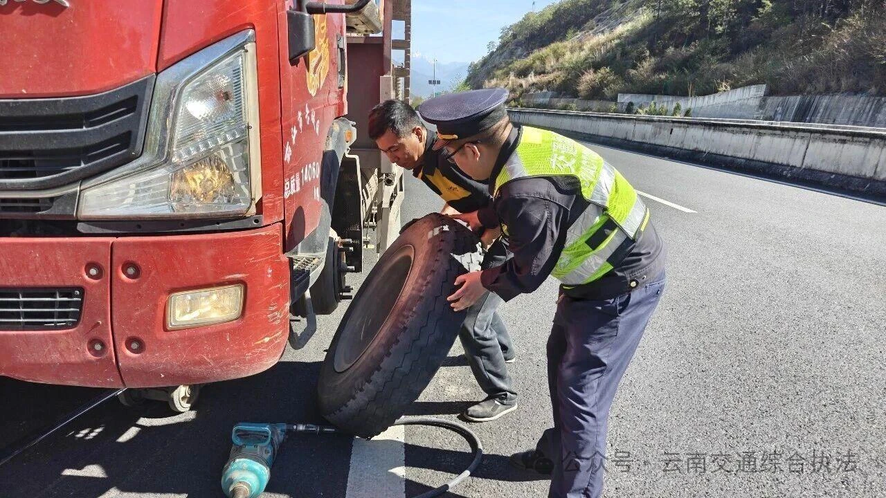 车轮滚滚见真情 执法为民显担当——交通执法部门服务救助群众生动场景5例