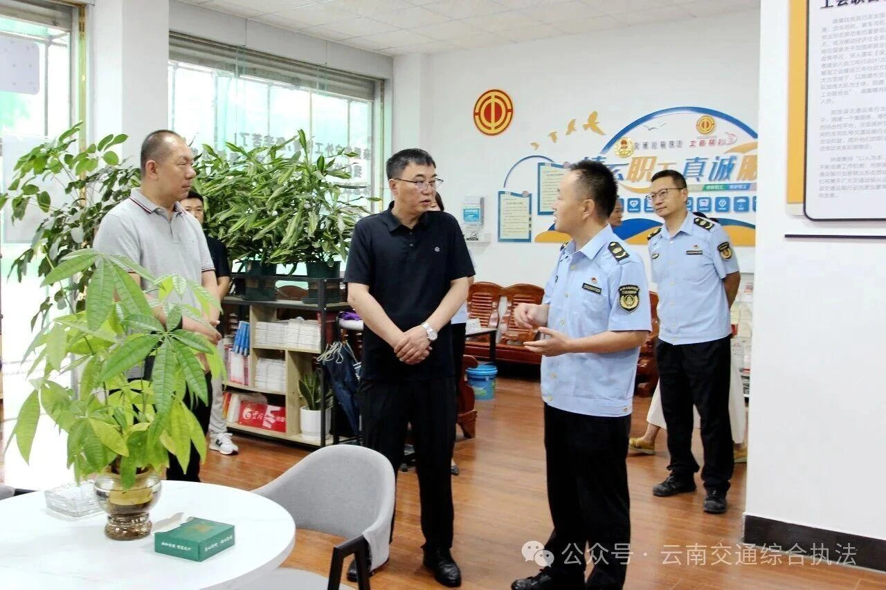 省交通执法局督导检查曲靖支队工作