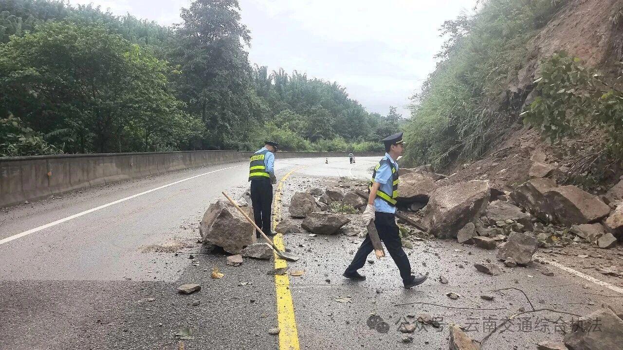 闻“汛”而动显担当 向险而行护坦途——全省交通执法部门全力筑牢汛期公路安全防线