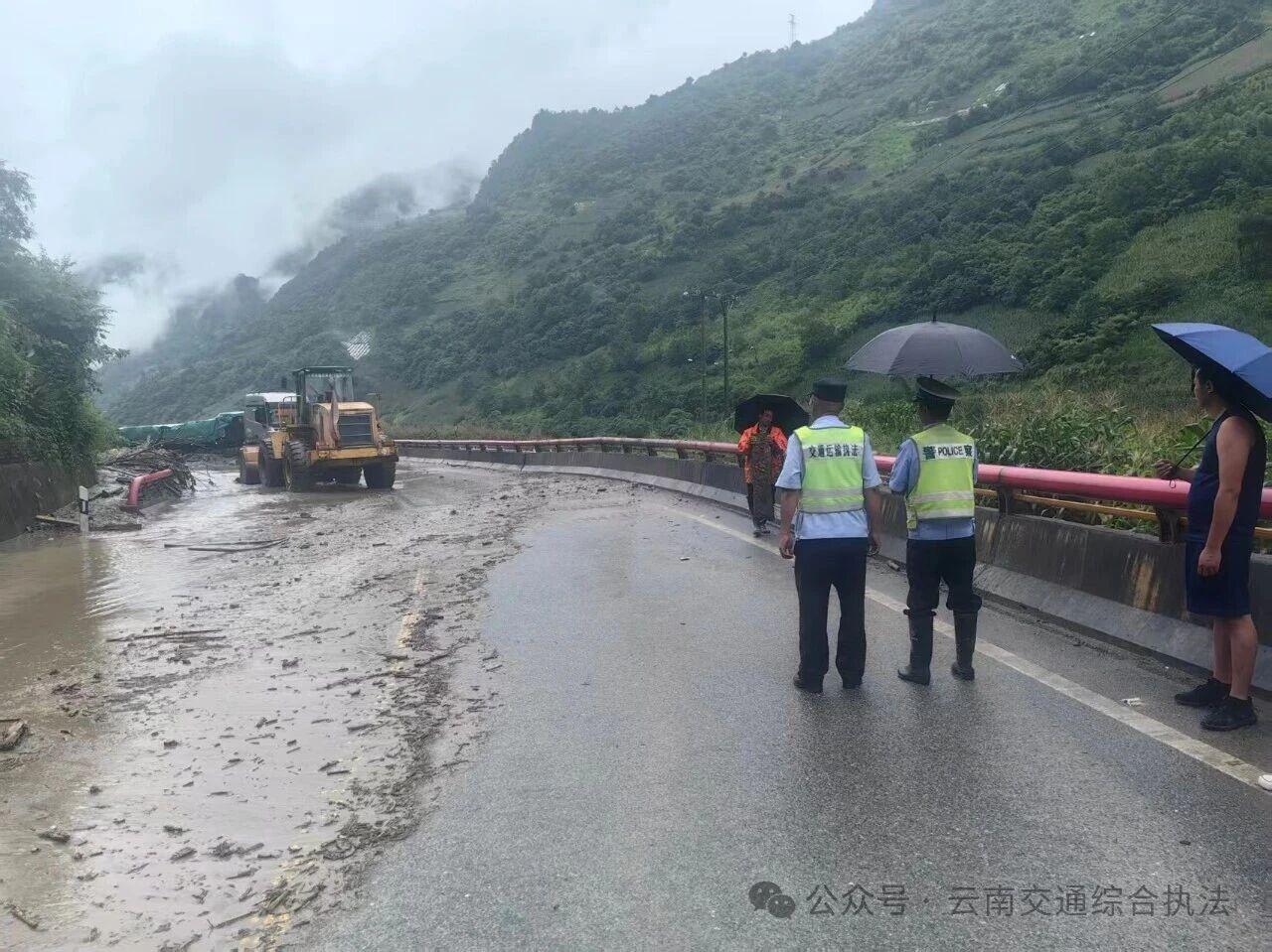 云南省交通执法部门全力筑牢汛期公路安全防线