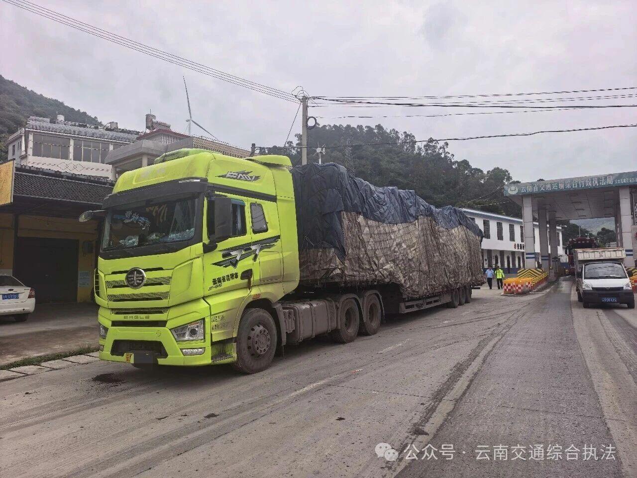 多部门联动重拳治超 连夜查获屡犯违法货车行为