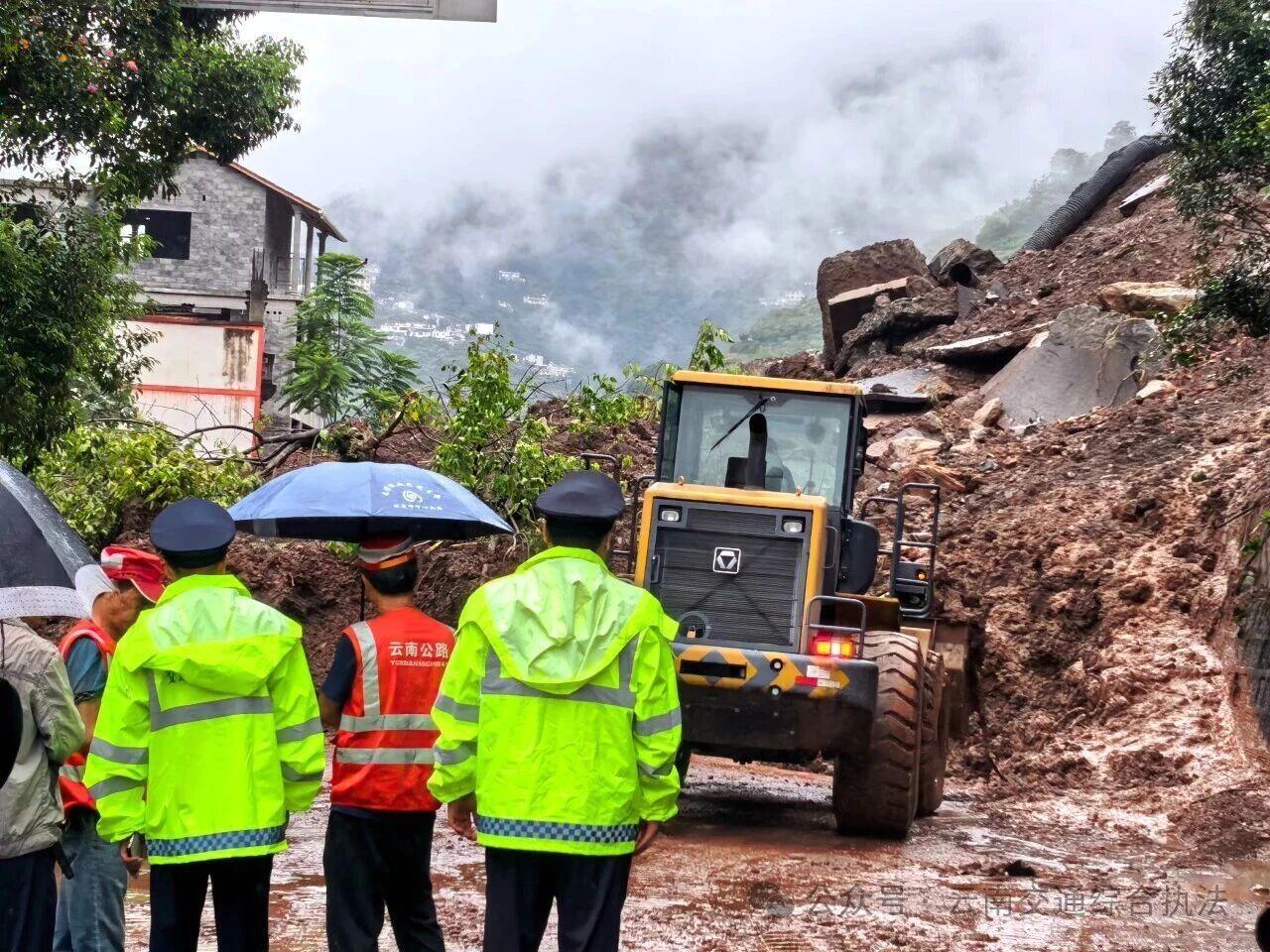 突发！G246公路镇雄段边坡垮塌多方联动处置力保公路安全畅通