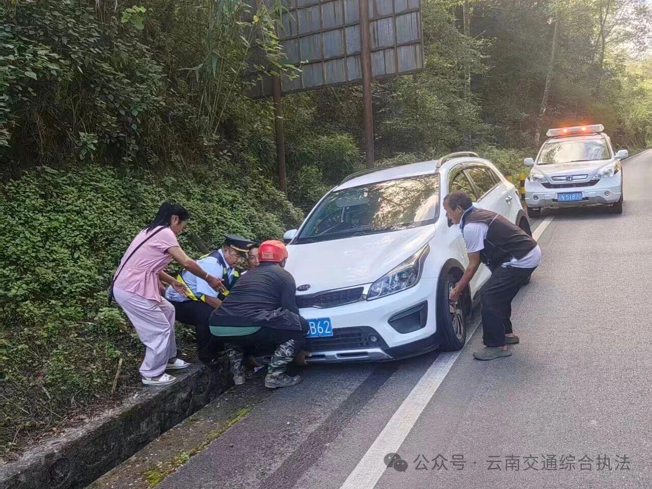 坚守岗位护团圆 为民服务显担当——交通执法人员一线暖心守护群众出行路