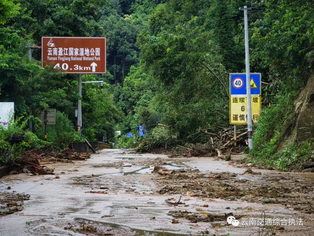 德宏支队全力以赴做好盈江“7.28”山洪泥石流灾害公路抢险保通工作