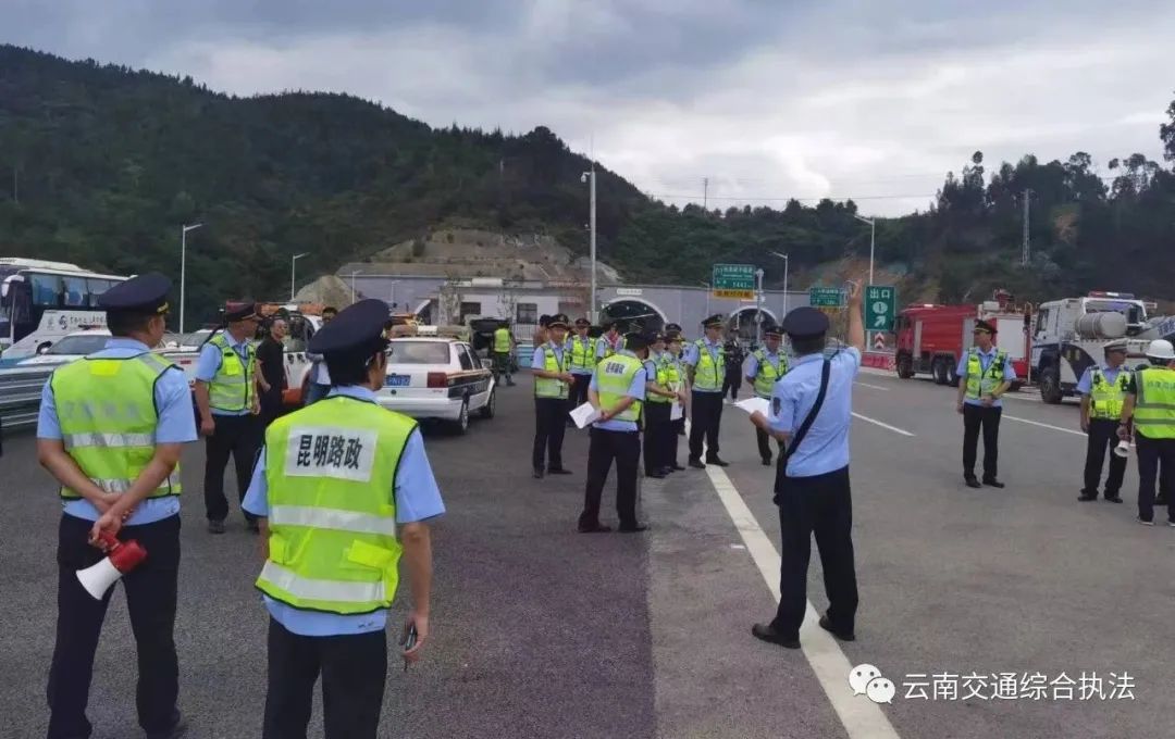 省交通执法局组织开展高速公路隧道运营安全应急处置演练