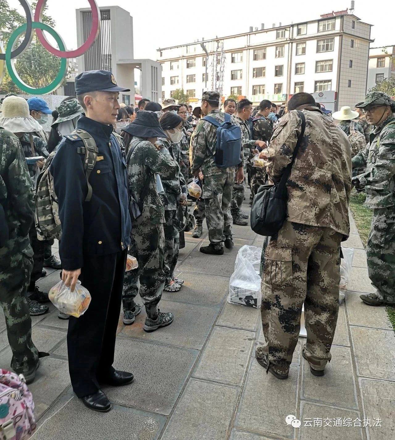 清余火 保平安 省交通执法局玉溪支队执法人员参加玉溪市清余火行动