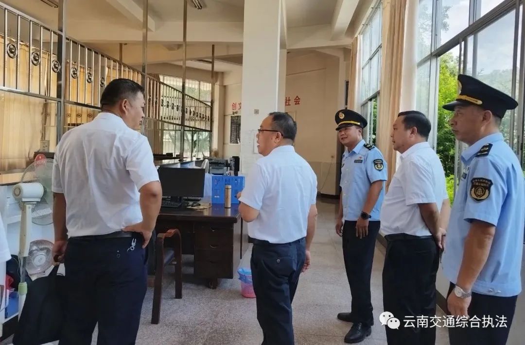 普洱市镇沅县委主要领导带队到省交通执法局普洱支队镇沅大队调研