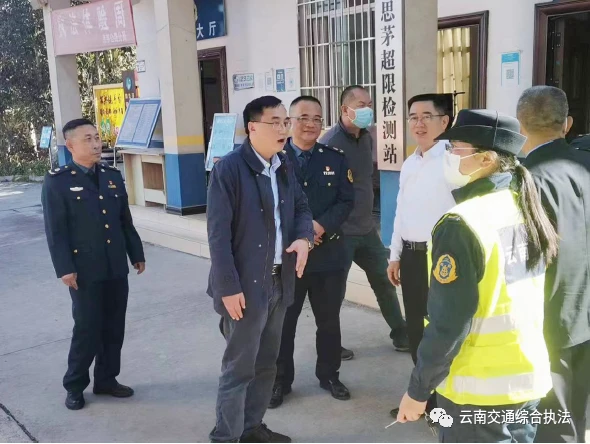 云南交通执法相伴护航旅客安全出行