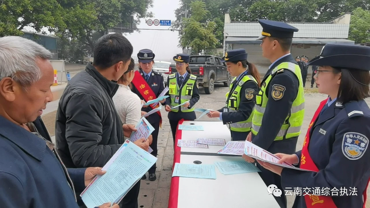 省交通执法局各支队多种形式开展宪法宣传周活动