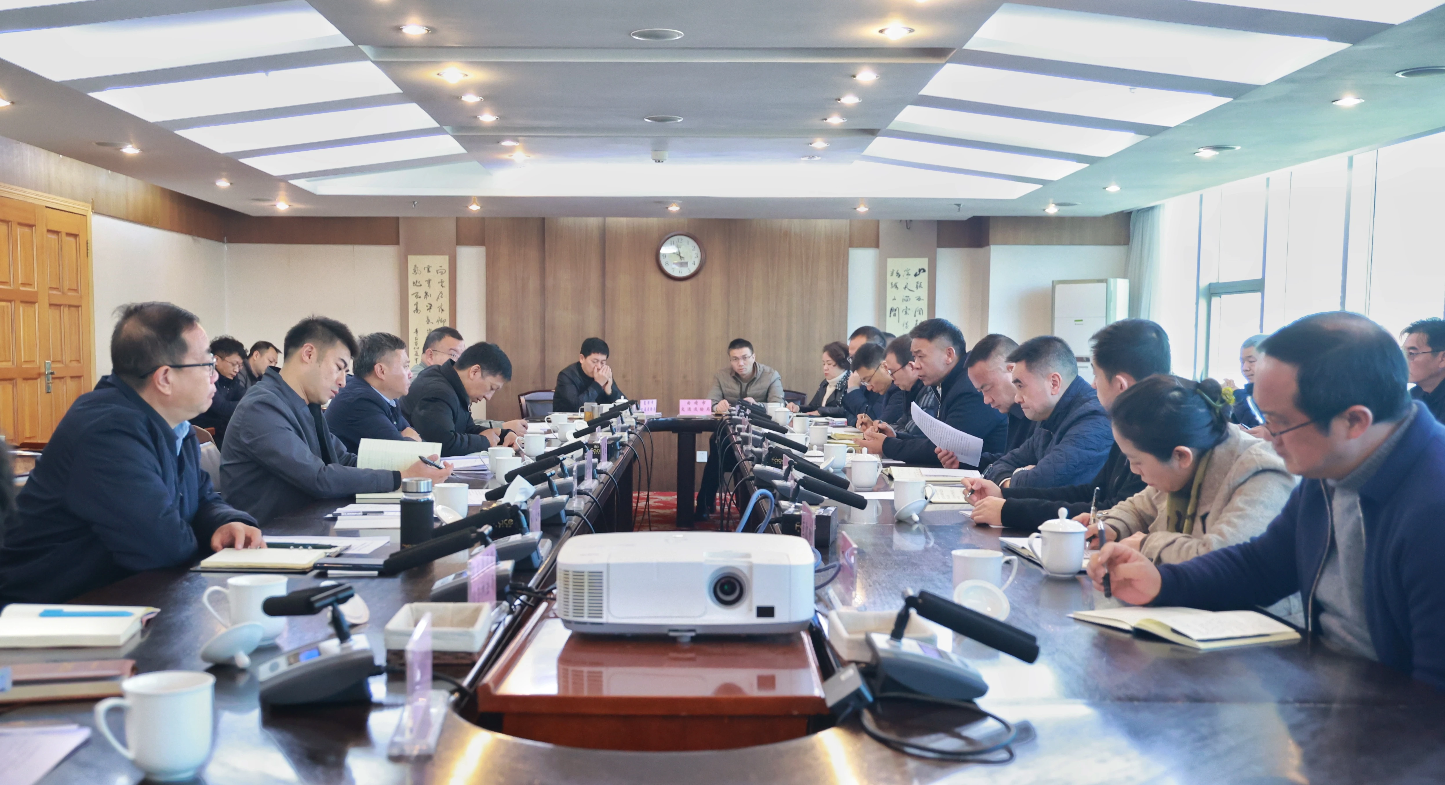 省交通运输厅与省公安厅共同协商加强春运公路保通保畅工作
