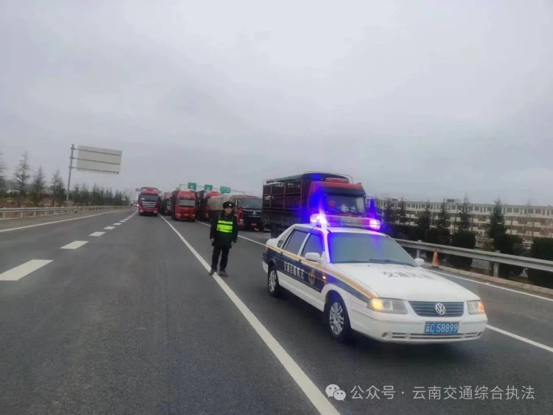 交通执法部门持续做好镇雄县塘房镇山体滑坡灾区保通保畅工作