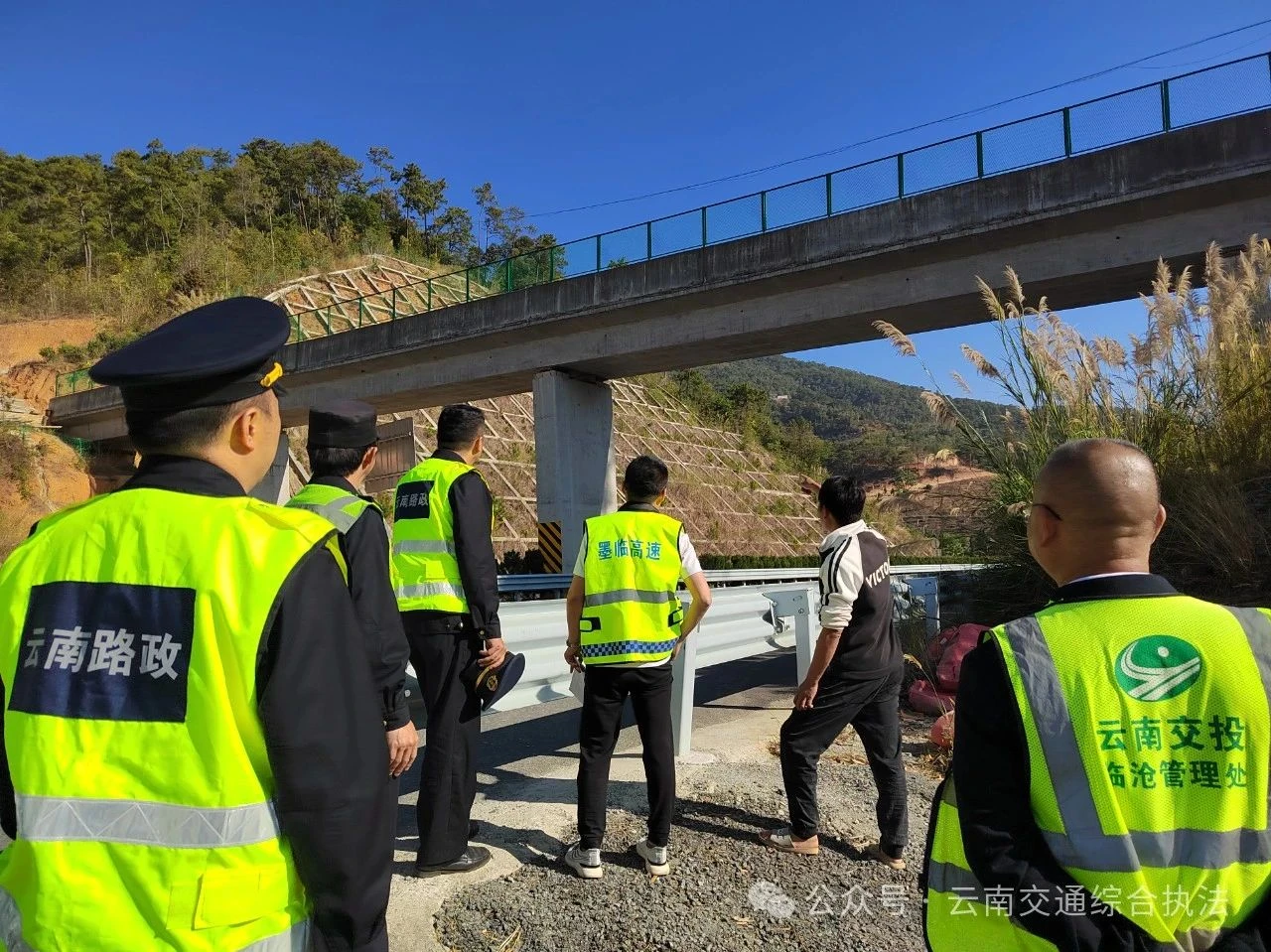 听民心 解民忧 临沧高速一大队化解百姓用水难题