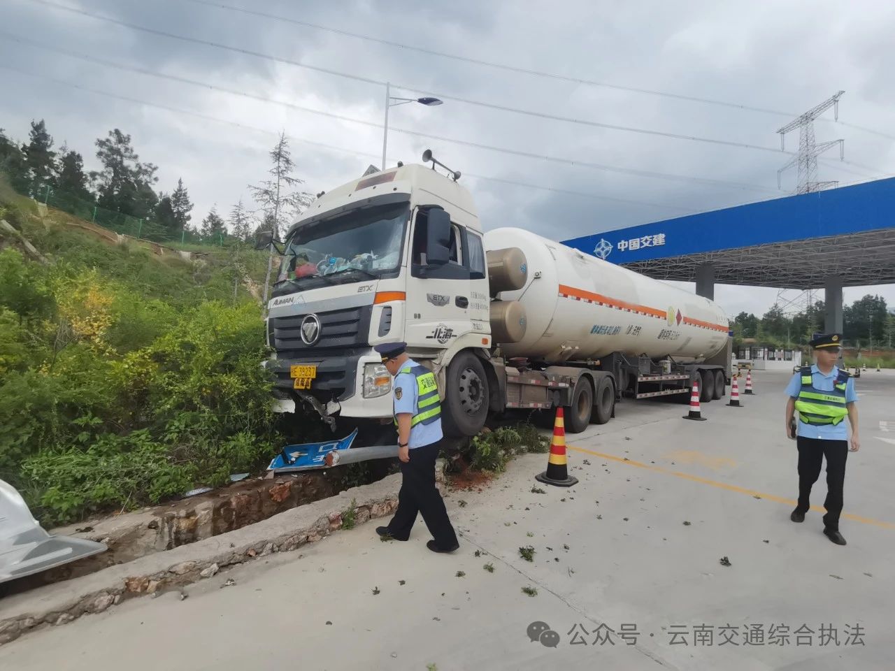 暖心为民显担当 温情执法获锦旗