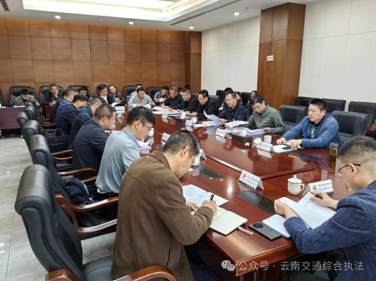 省交通执法局召开地方高速公路项目安全生产约谈会议